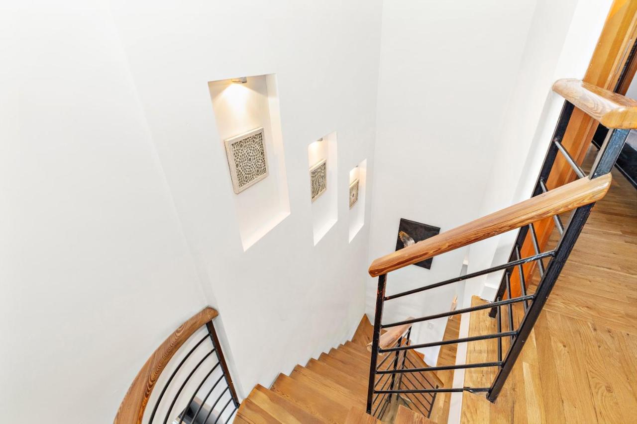 Luxurious 4 Bedroom Penthouse *