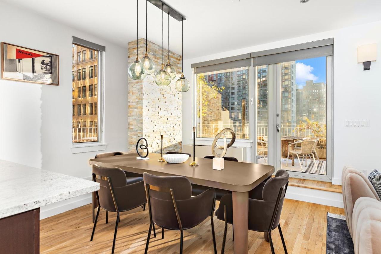 Luxurious 4 Bedroom Penthouse Apartment *