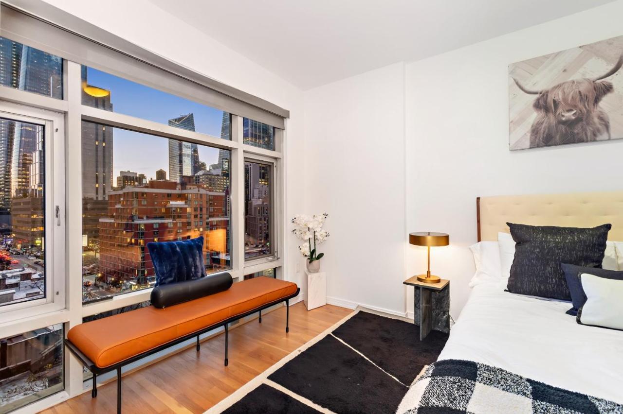 Luxurious 4 Bedroom Penthouse Apartment *